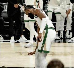 晚安三分教育布朗 关键之王库里破防凯尔特人